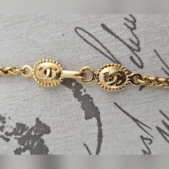 Authentic Vintage Chanel Magnifying Glass Gold-Plated Necklace - Picture 4 of 5